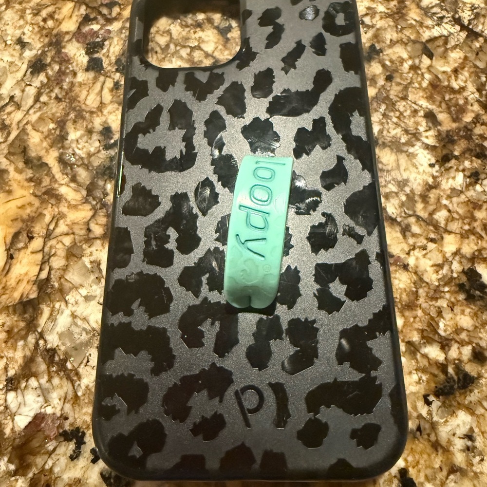 Black Animal Print Smartphone Case with Matte Finish